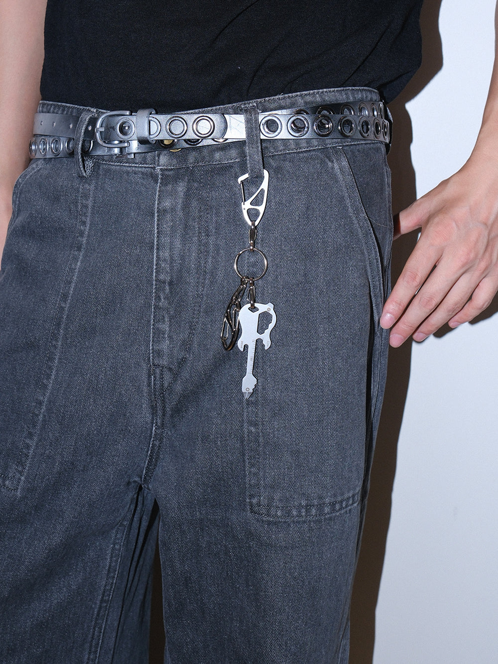 シルバーギター型キーホルダー