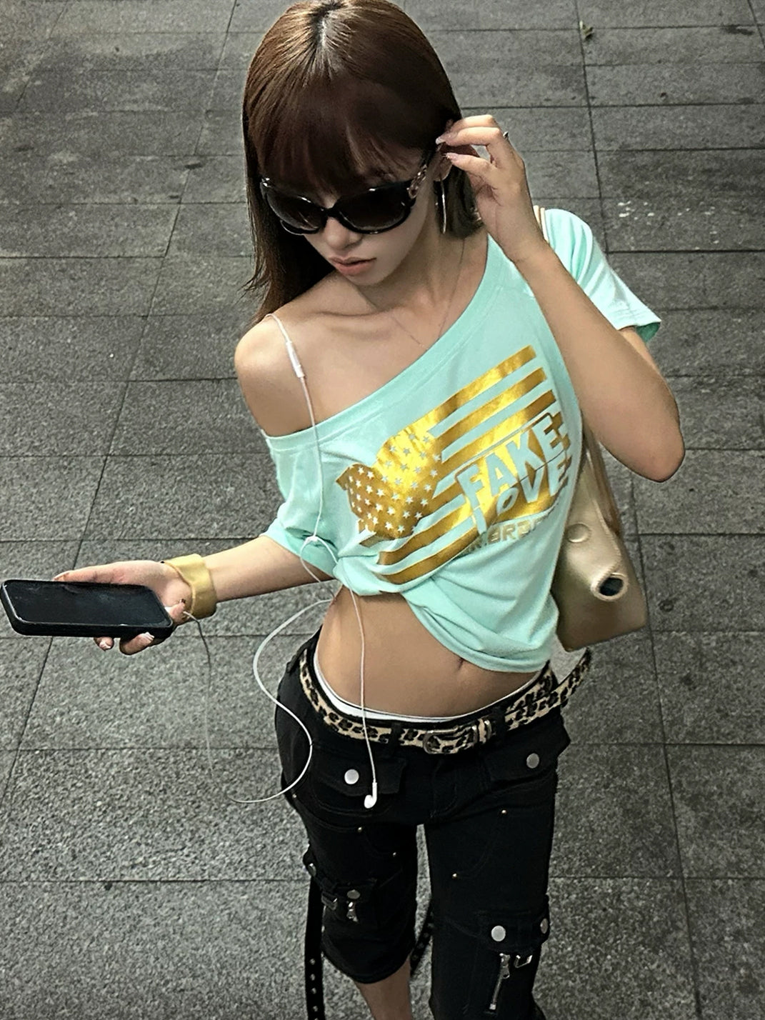 EAHO Letter Graphic Off-Shoulder T-Shirt - view 2