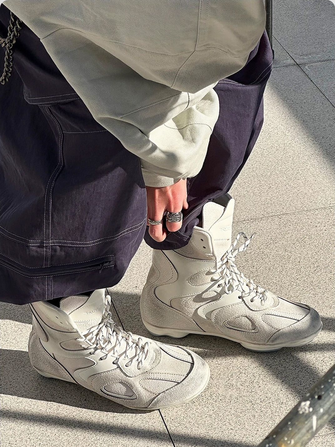 HANQIAORIJI Weathered Deconstructed High-Top Trainer - view 3