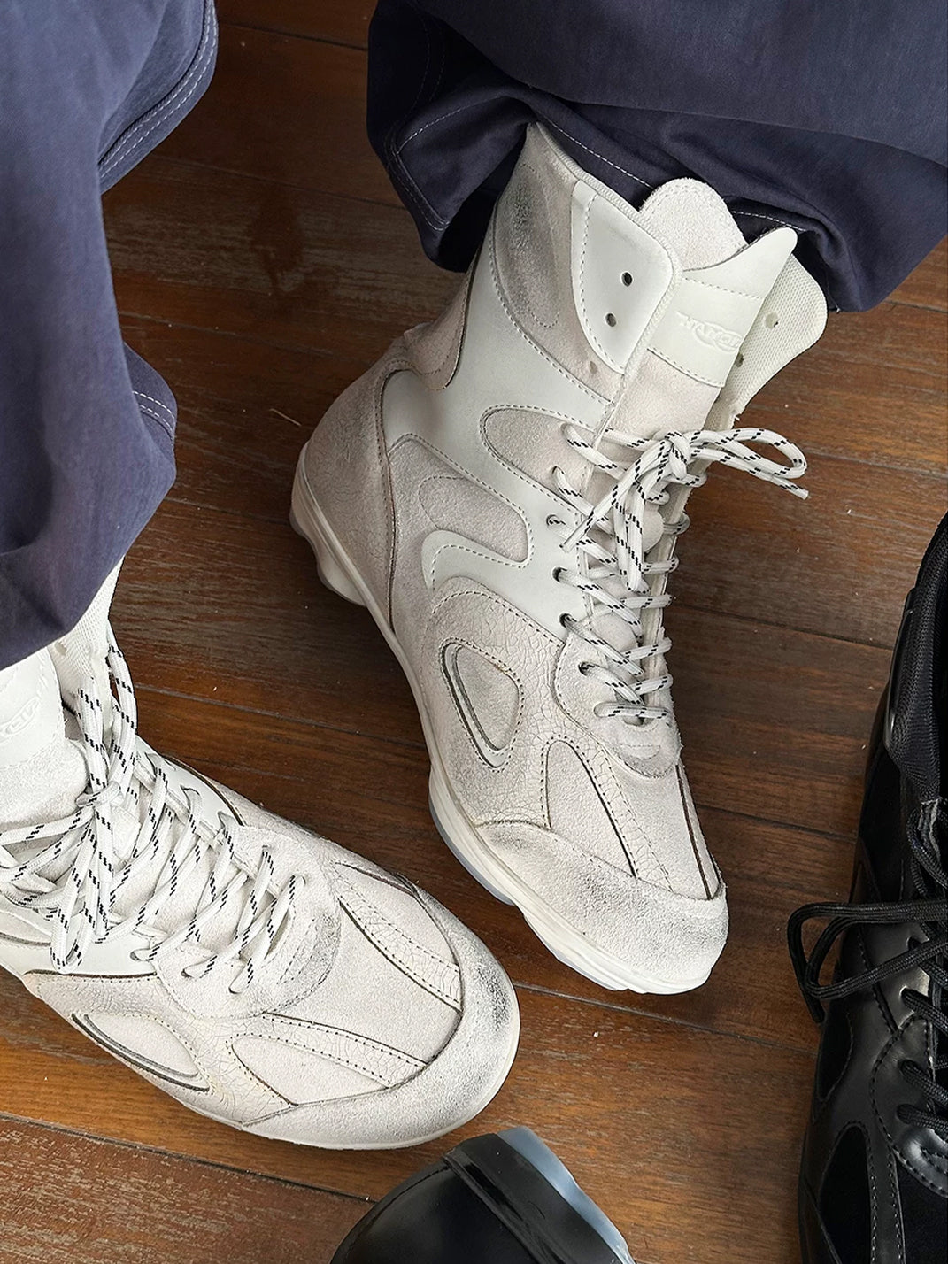 HANQIAORIJI Weathered Deconstructed High-Top Trainer - view 6