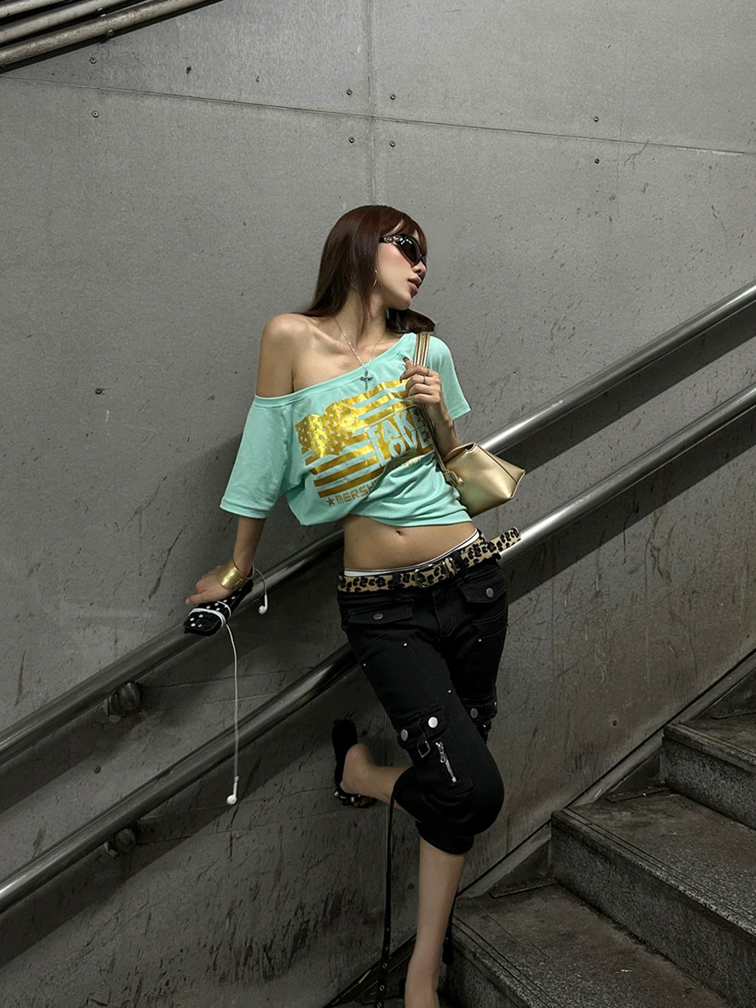 EAHO Letter Graphic Off-Shoulder T-Shirt - view 6