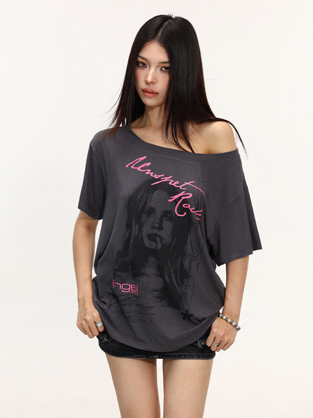 BIGGOLD Portrait Print Off-Shoulder T-Shirt - view 9
