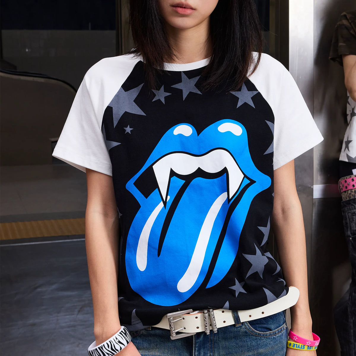 NumbAsia Star Tongue Graphic Raglan Top - SKU图_4_黑白短袖