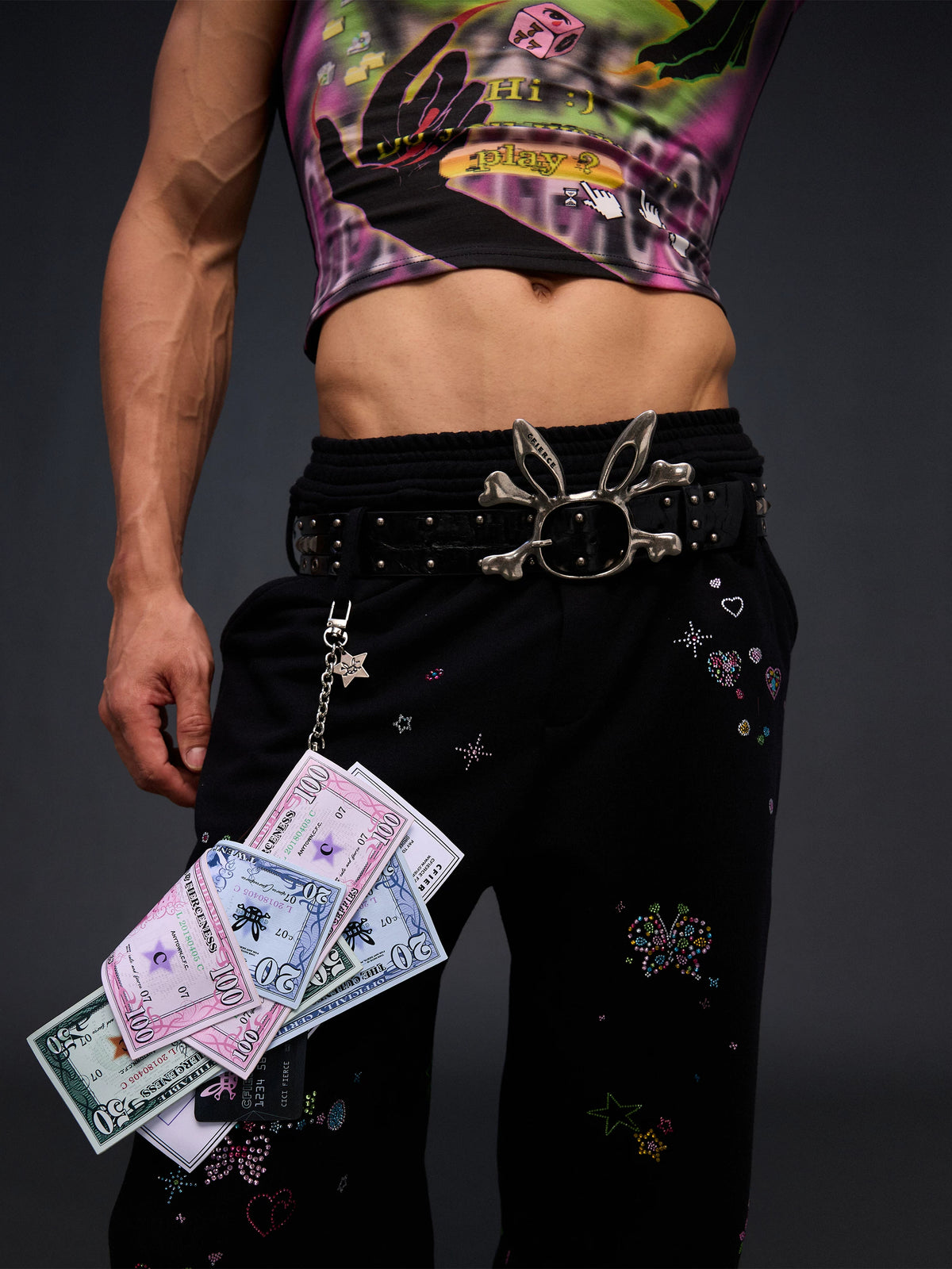 CFIERCE Banknote Print Long Wallet - styling view 3
