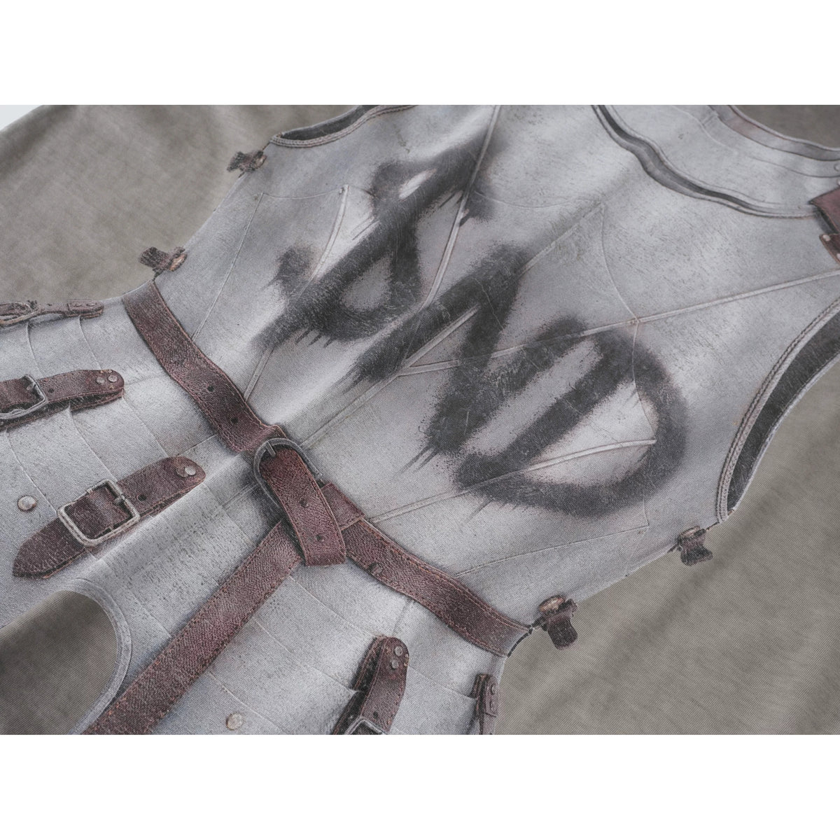 Armor Print Washed Gradient Sleeveless Tank Top - front print detail