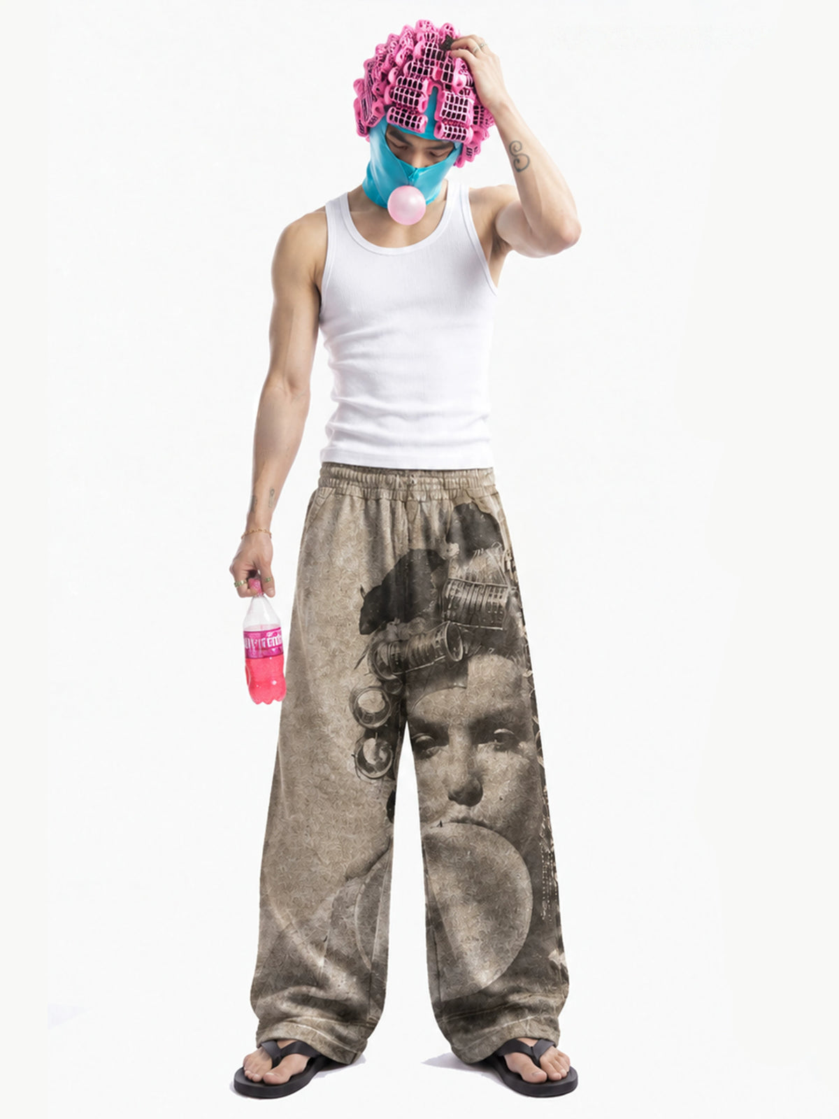 IV MATIC Portrait Print Baggy Sweatpants - on model