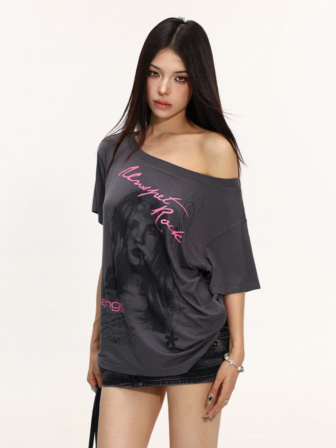 BIGGOLD Portrait Print Off-Shoulder T-Shirt - view 10