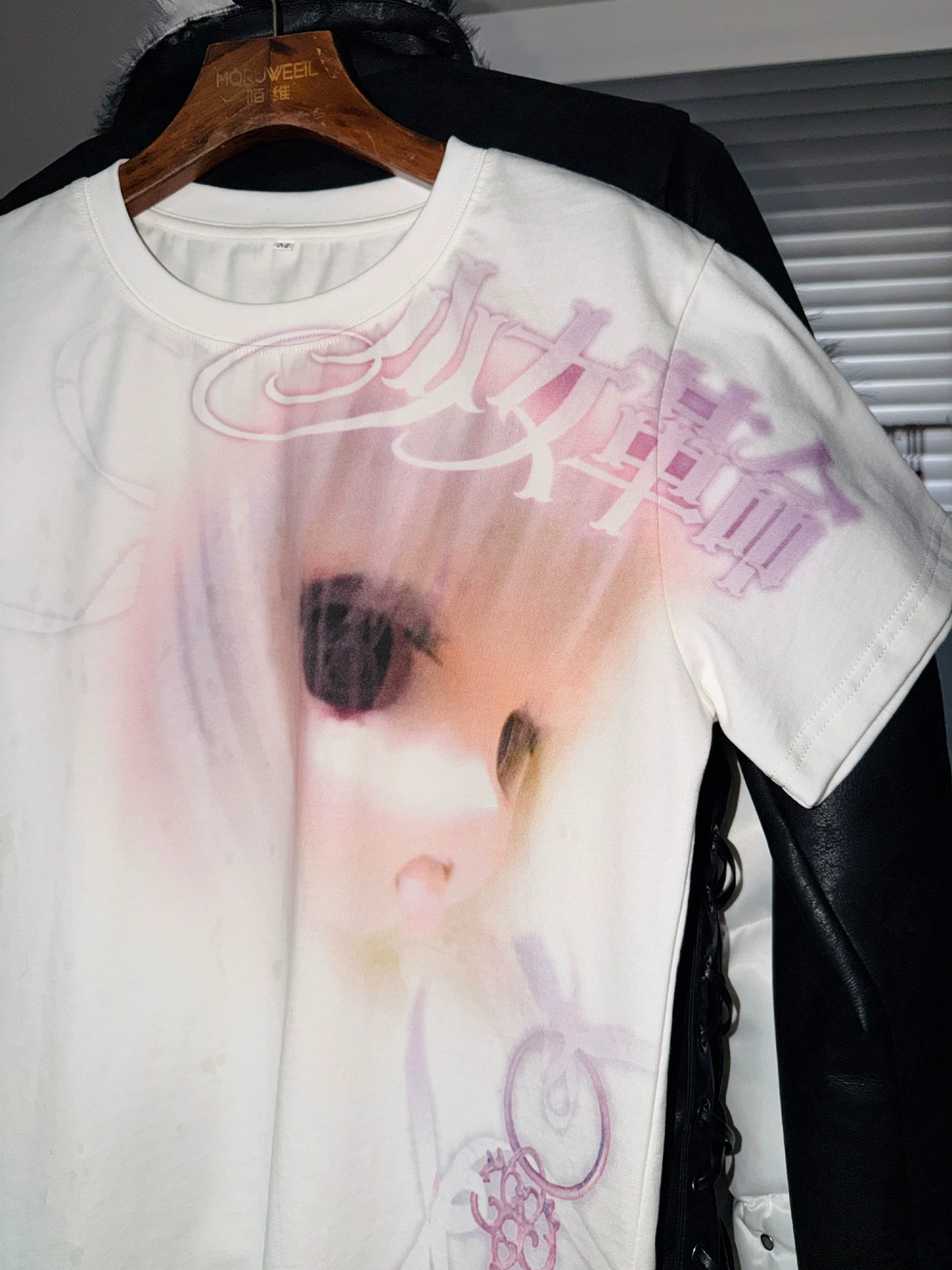 PAIKI Girl Portrait Graphic T-Shirt - view 14