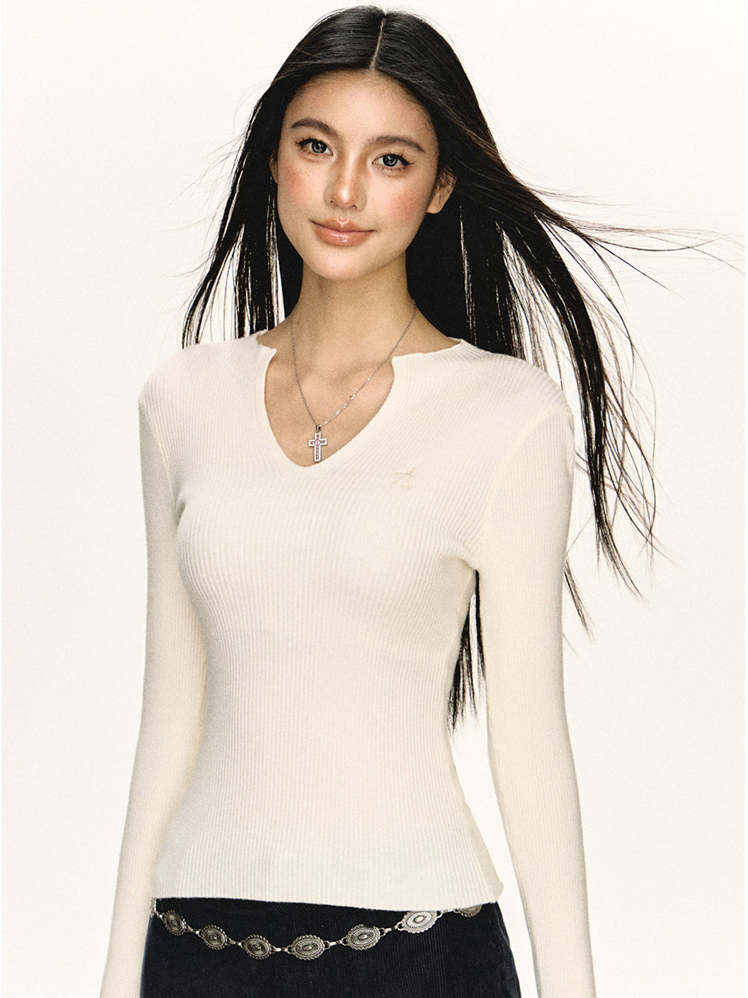 ARISEISM Retro V-Neck Slim-Fit Long-Sleeve Top - view 20