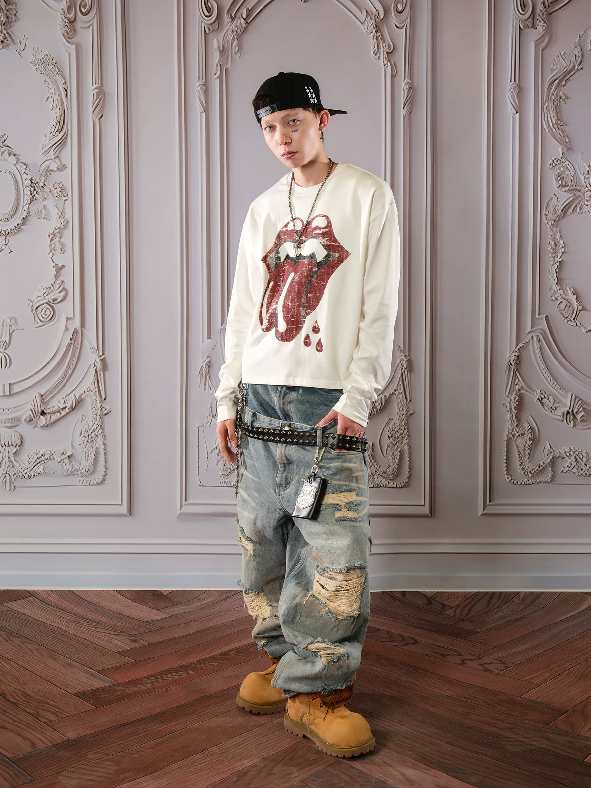 THEWET Distressed Fang Tongue Graphic Cropped Long Sleeve Tee - Off-White full look side