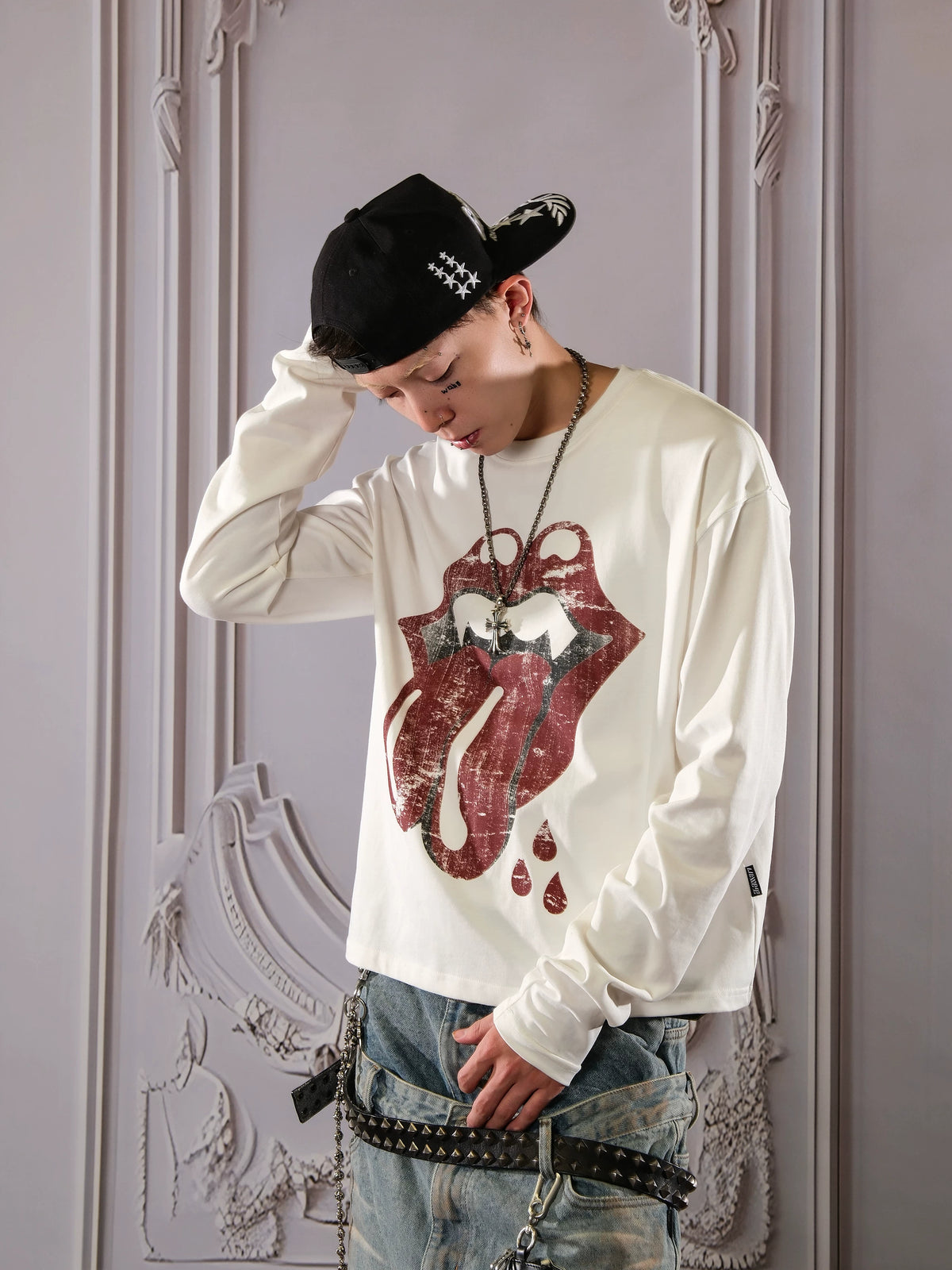 THEWET Distressed Fang Tongue Graphic Cropped Long Sleeve Tee - Off-White pose