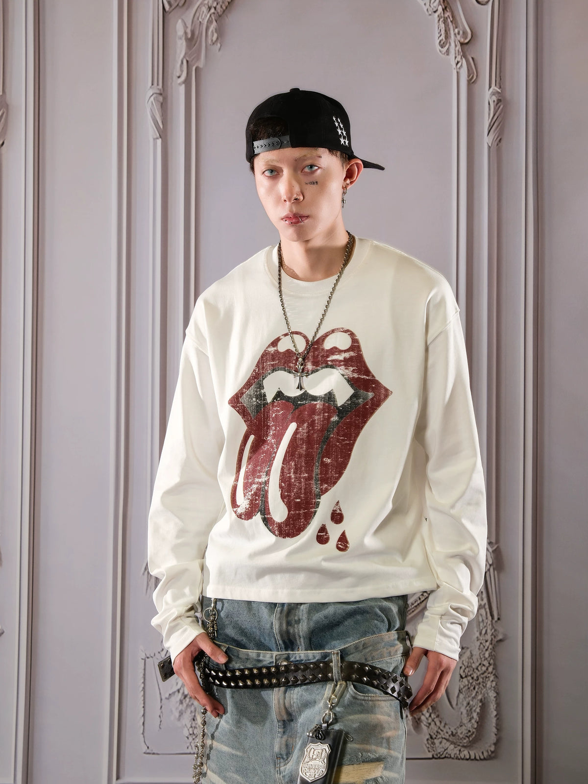 THEWET Distressed Fang Tongue Graphic Cropped Long Sleeve Tee - Off-White front