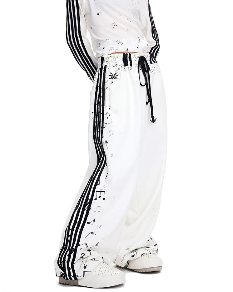 CFIERCE Music Staff Print Wide-Leg Sweatpants - white music staff sweatpants stripe and waist close view