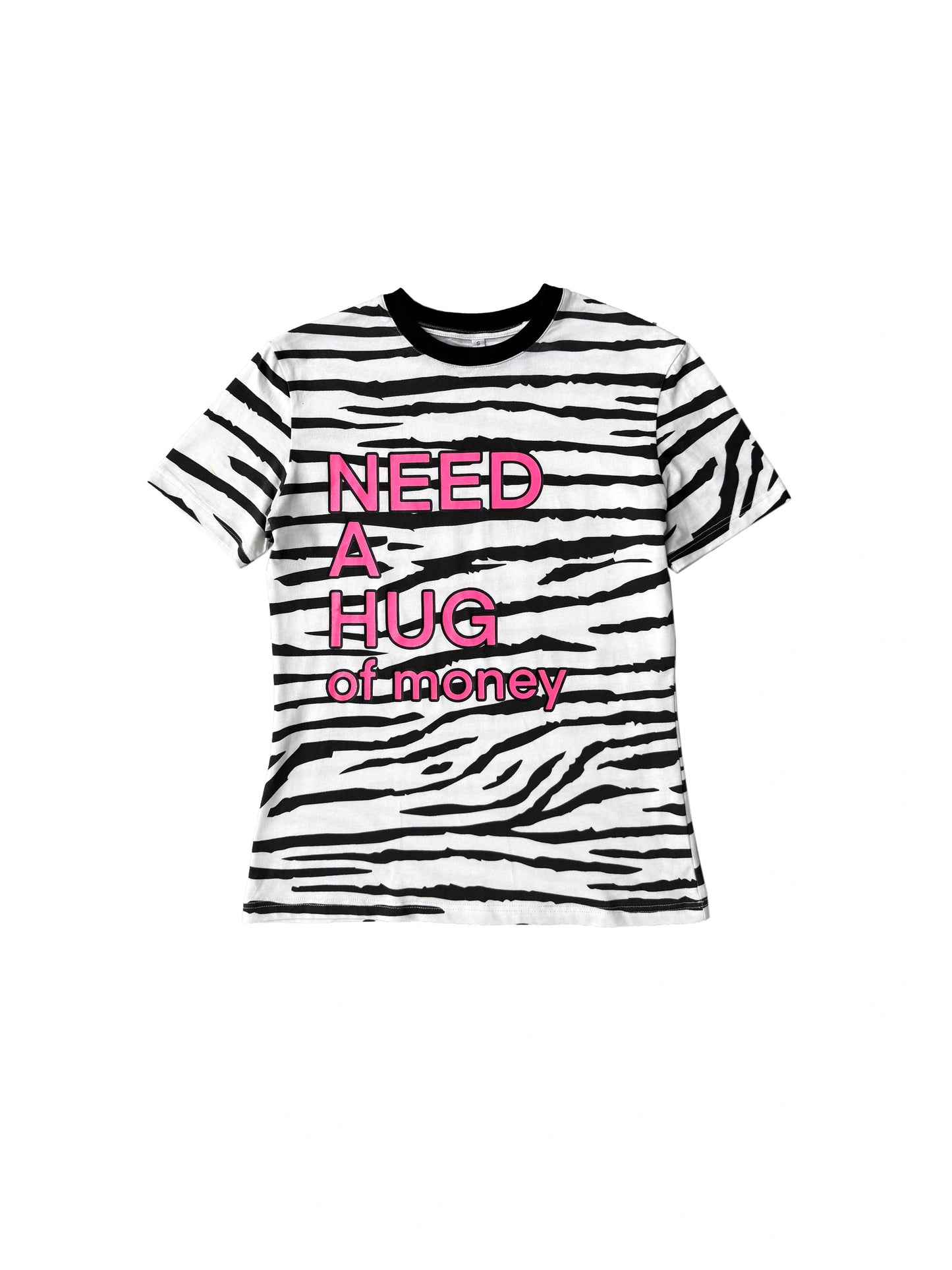 CHAI SS26 「ハグ」ゼブラ柄グリッターTシャツ - スパークルグラフィック 綿100％Tシャツ